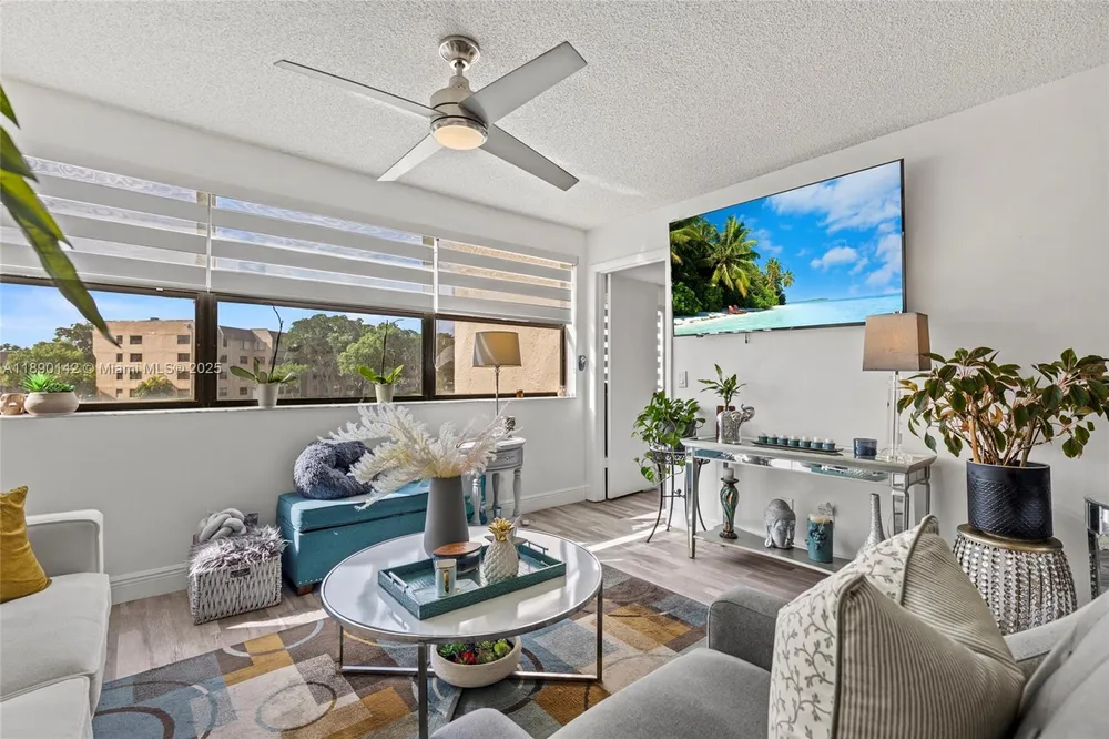 10400 NW 30th Ct, Sunrise, FL 33322