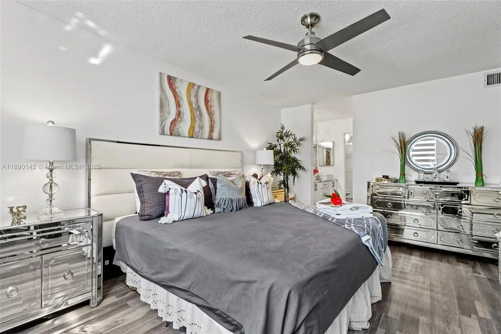 10400 NW 30th Ct, Sunrise, FL 33322