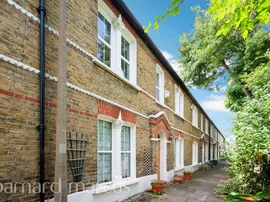 Lodge Avenue, East Sheen, London photo