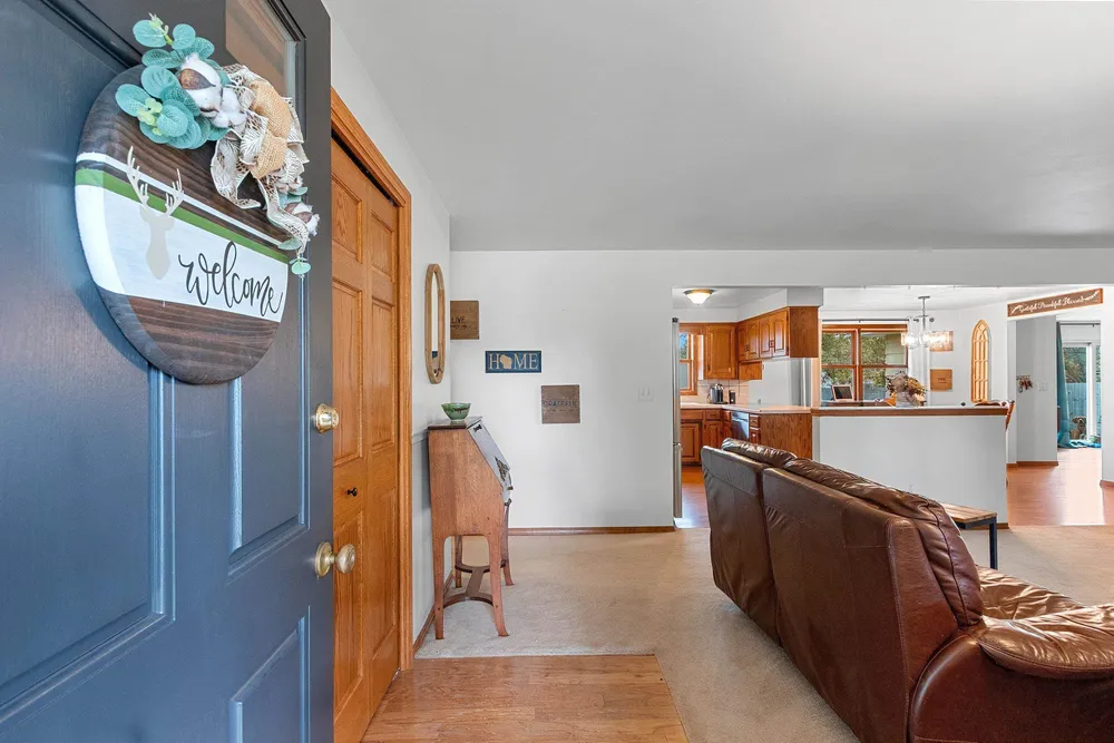 2317 E Serenade Ln, Green Bay, WI 54301
