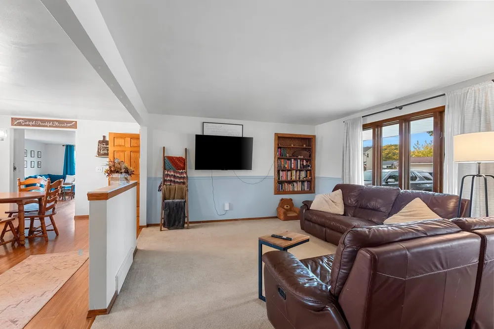 2317 E Serenade Ln, Green Bay, WI 54301