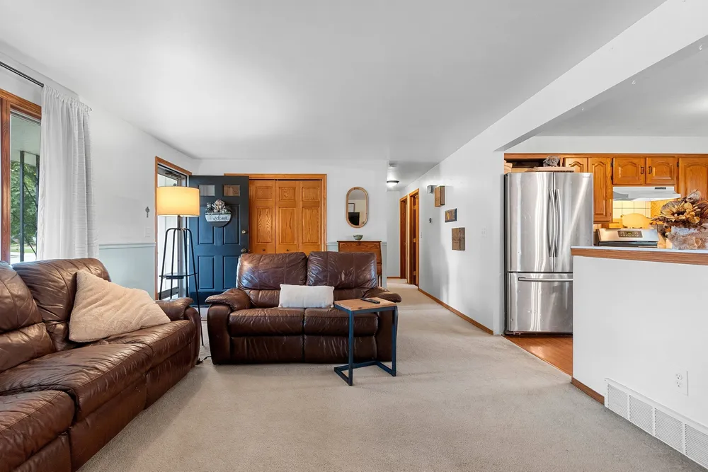 2317 E Serenade Ln, Green Bay, WI 54301