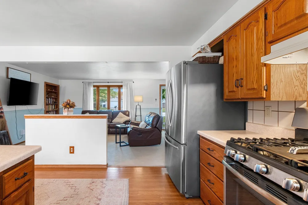 2317 E Serenade Ln, Green Bay, WI 54301