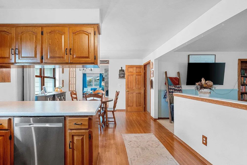 2317 E Serenade Ln, Green Bay, WI 54301