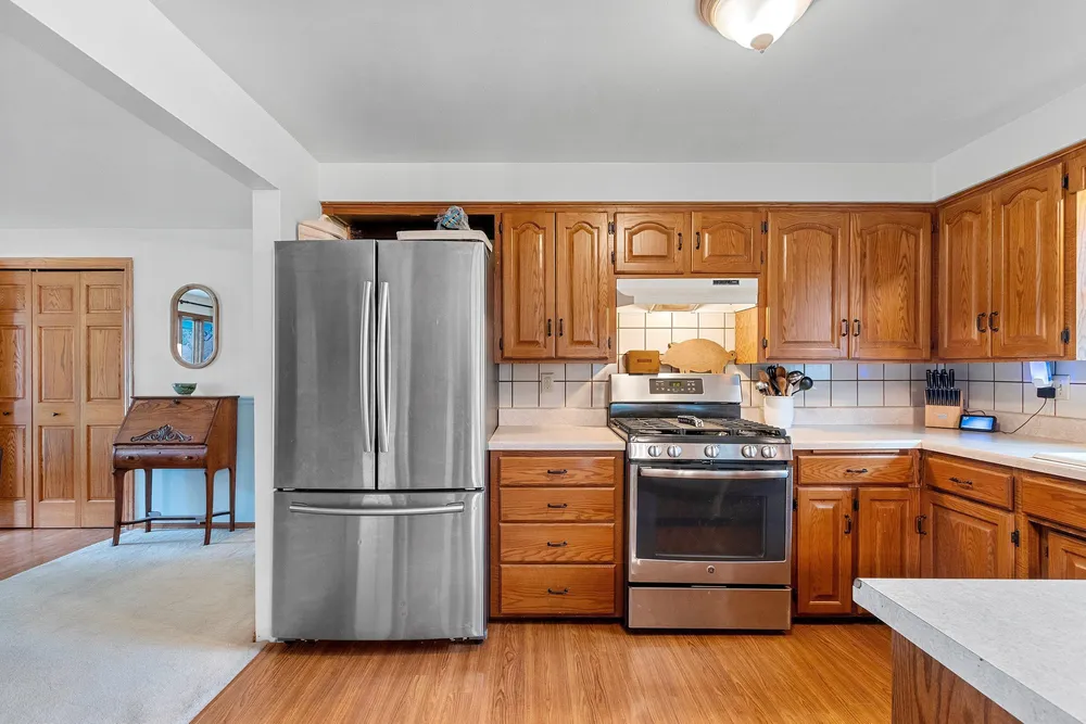 2317 E Serenade Ln, Green Bay, WI 54301
