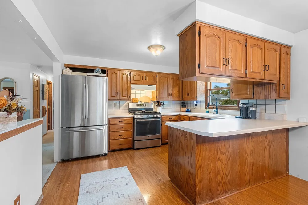 2317 E Serenade Ln, Green Bay, WI 54301