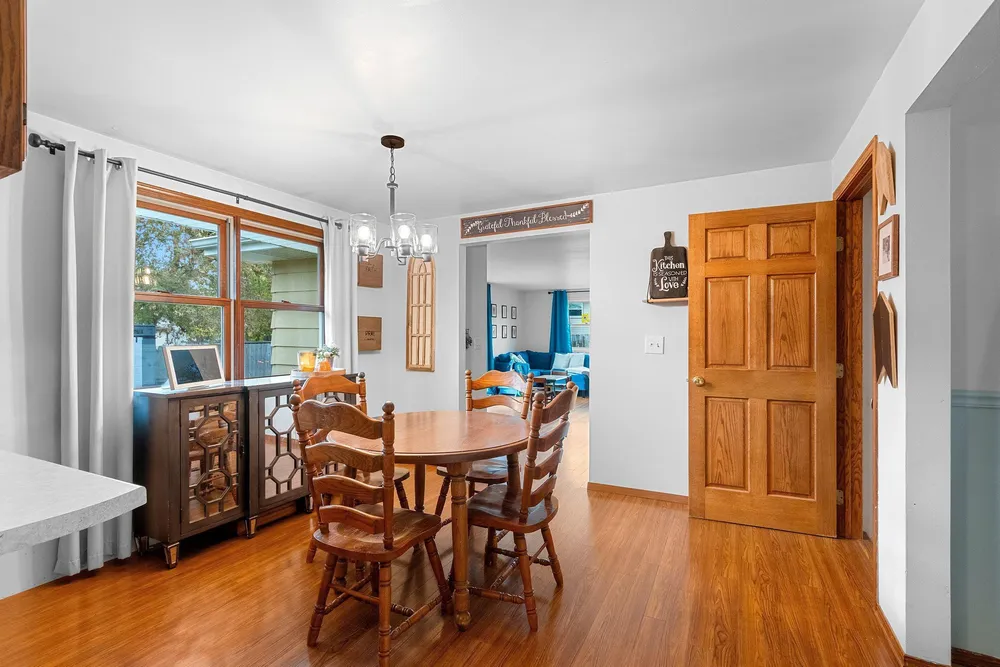 2317 E Serenade Ln, Green Bay, WI 54301