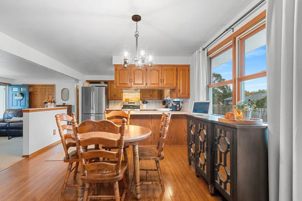 2317 E Serenade Ln, Green Bay, WI 54301