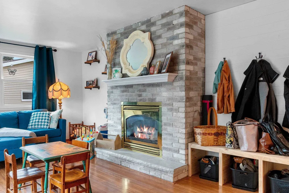 2317 E Serenade Ln, Green Bay, WI 54301