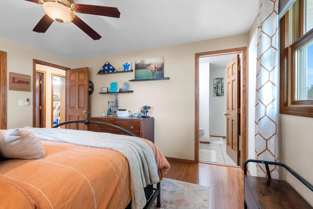 2317 E Serenade Ln, Green Bay, WI 54301
