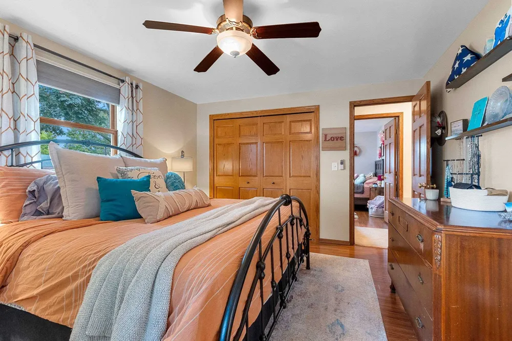 2317 E Serenade Ln, Green Bay, WI 54301