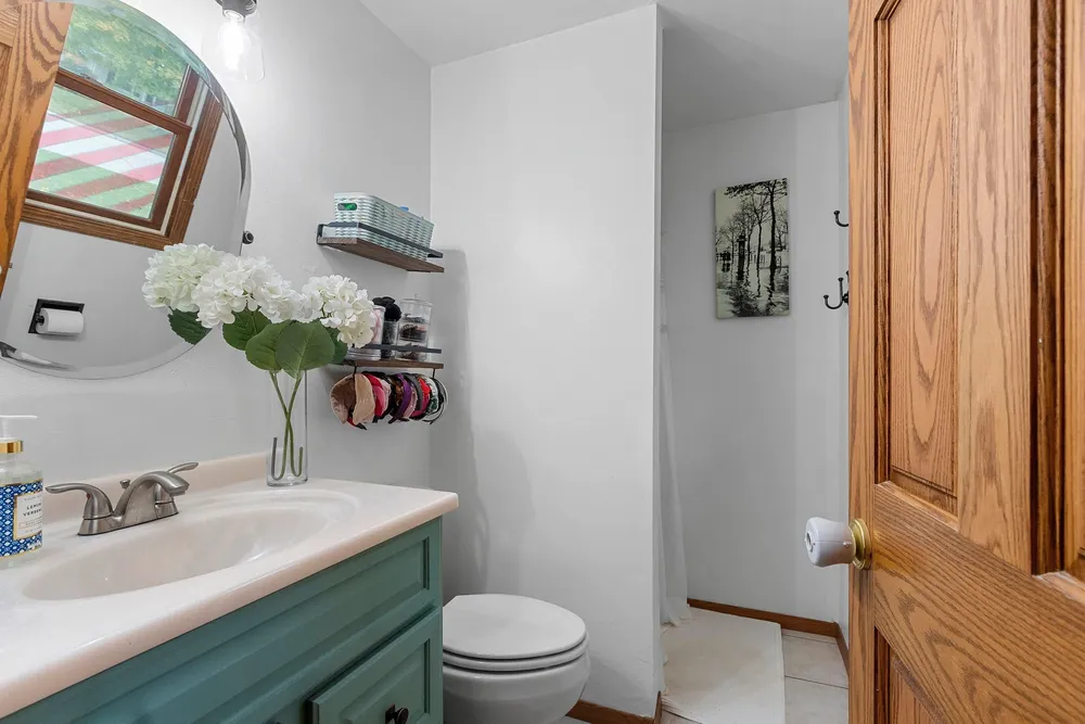 2317 E Serenade Ln, Green Bay, WI 54301