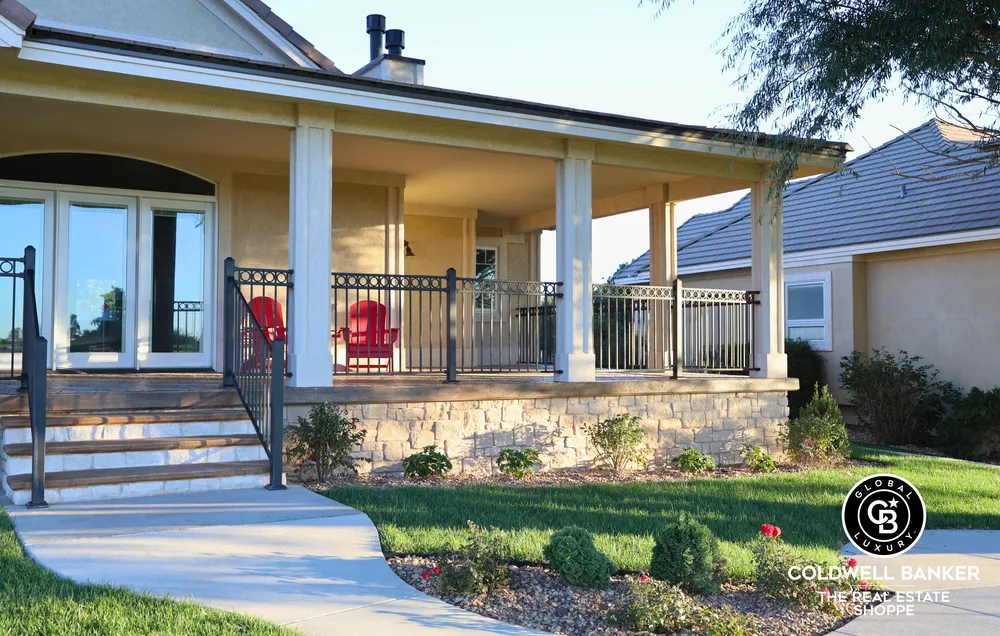 306 Grandview Circle, Garden City, KS 67846