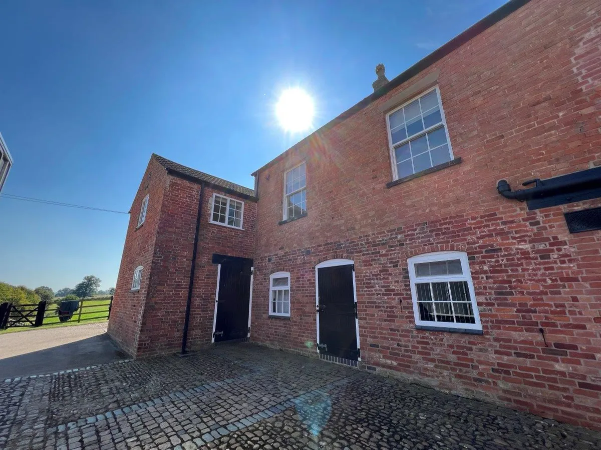 2 STABLE APARTMENTS, BAGGRAVE HALL, HUNGARTON