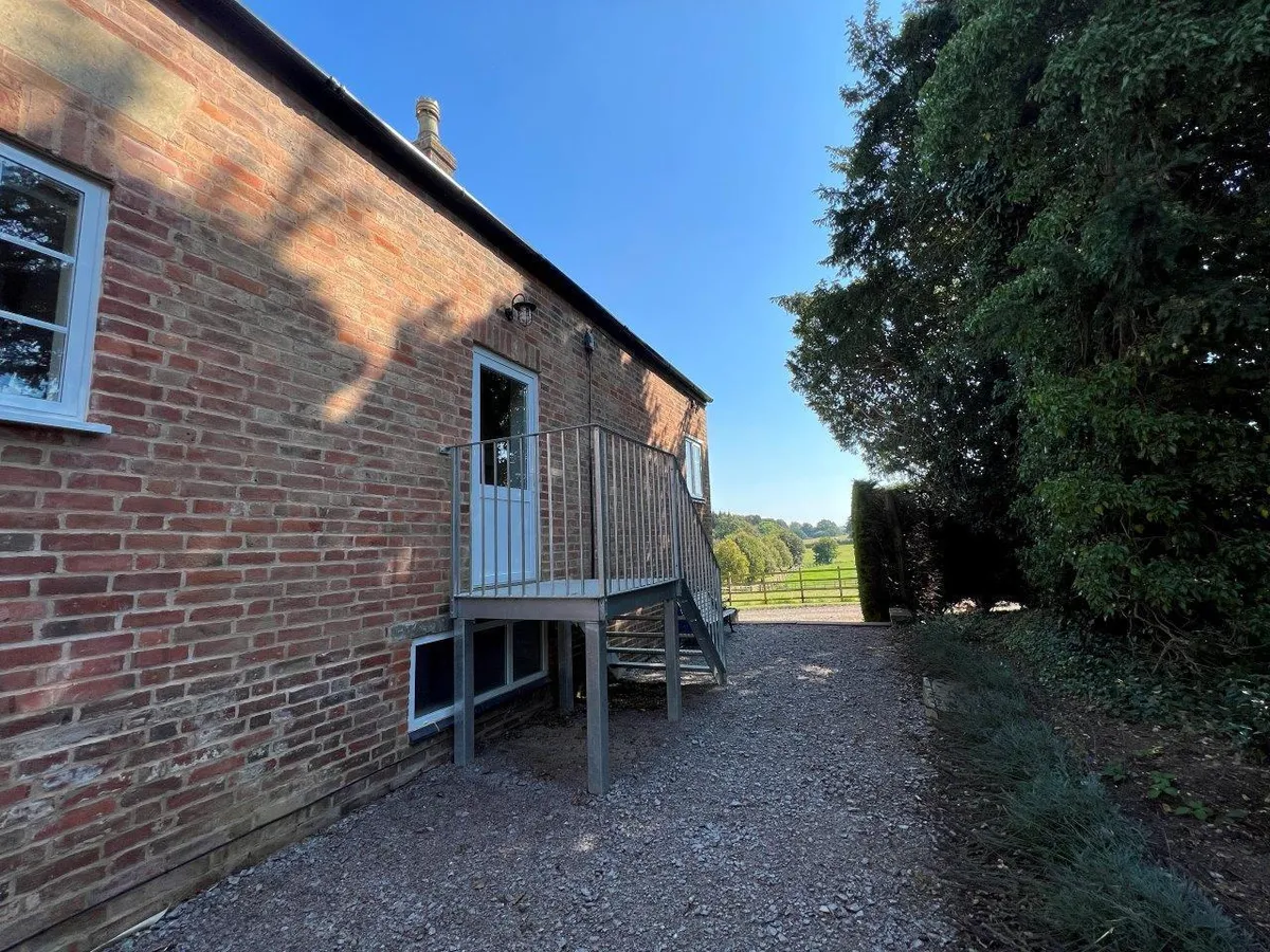 2 STABLE APARTMENTS, BAGGRAVE HALL, HUNGARTON