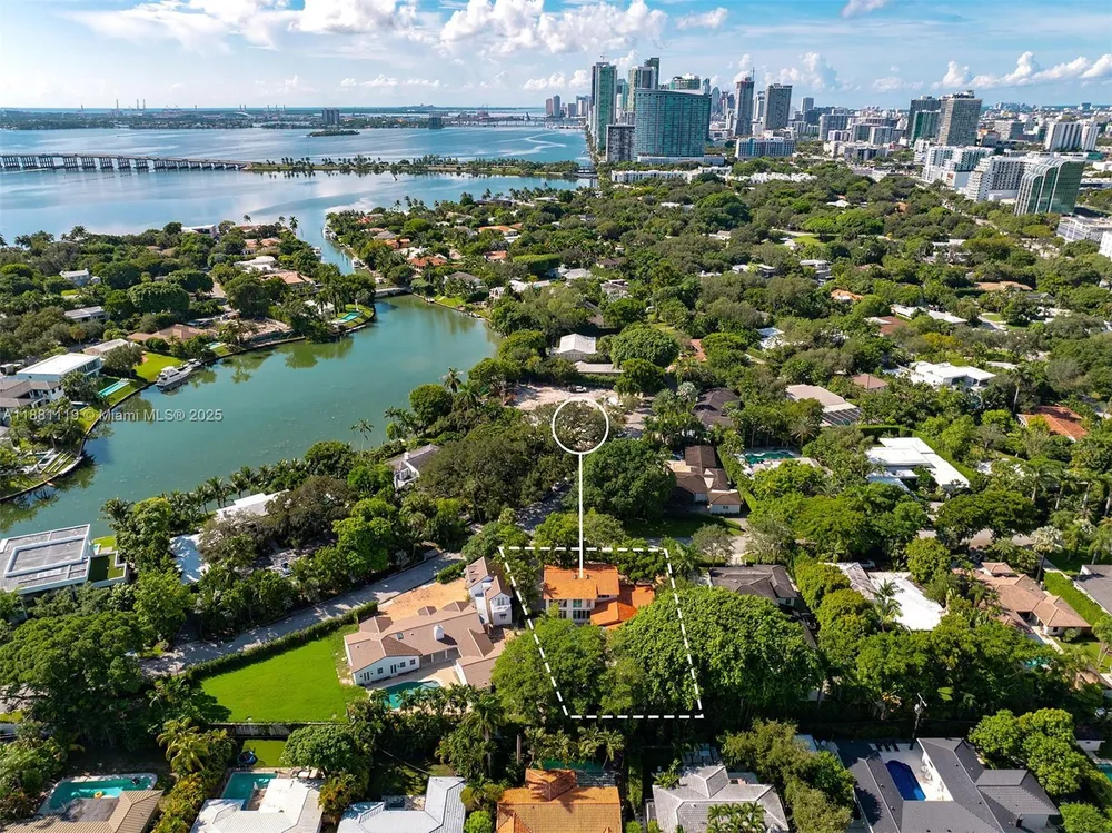 575 Bay Point Rd, Miami, FL 33137