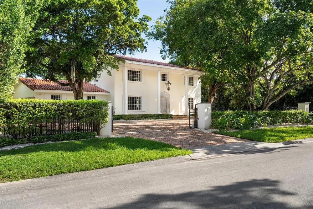 575 Bay Point Rd, Miami, FL 33137
