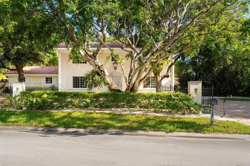 575 Bay Point Rd, Miami, FL 33137