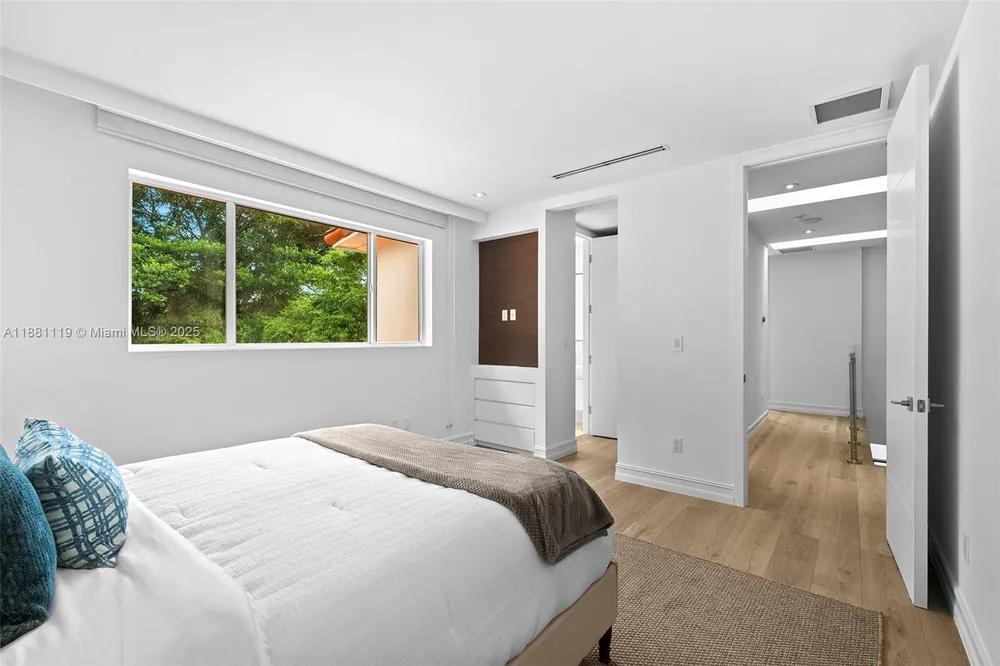 575 Bay Point Rd, Miami, FL 33137