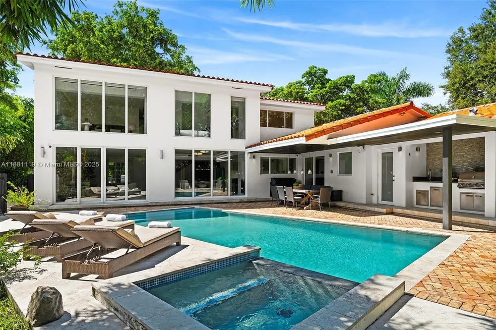 575 Bay Point Rd, Miami, FL 33137