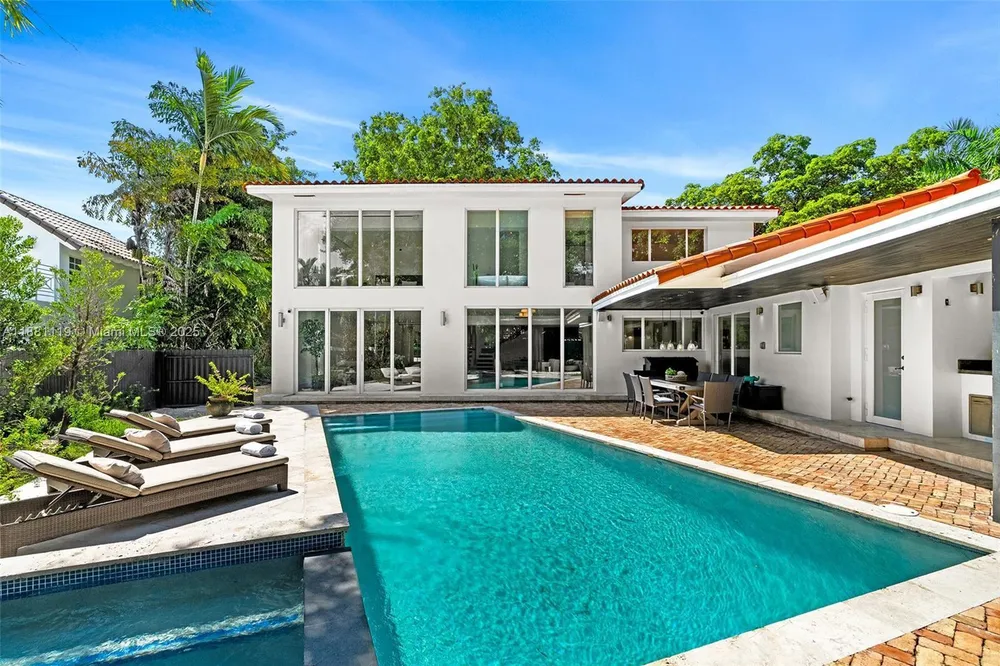 575 Bay Point Rd, Miami, FL 33137