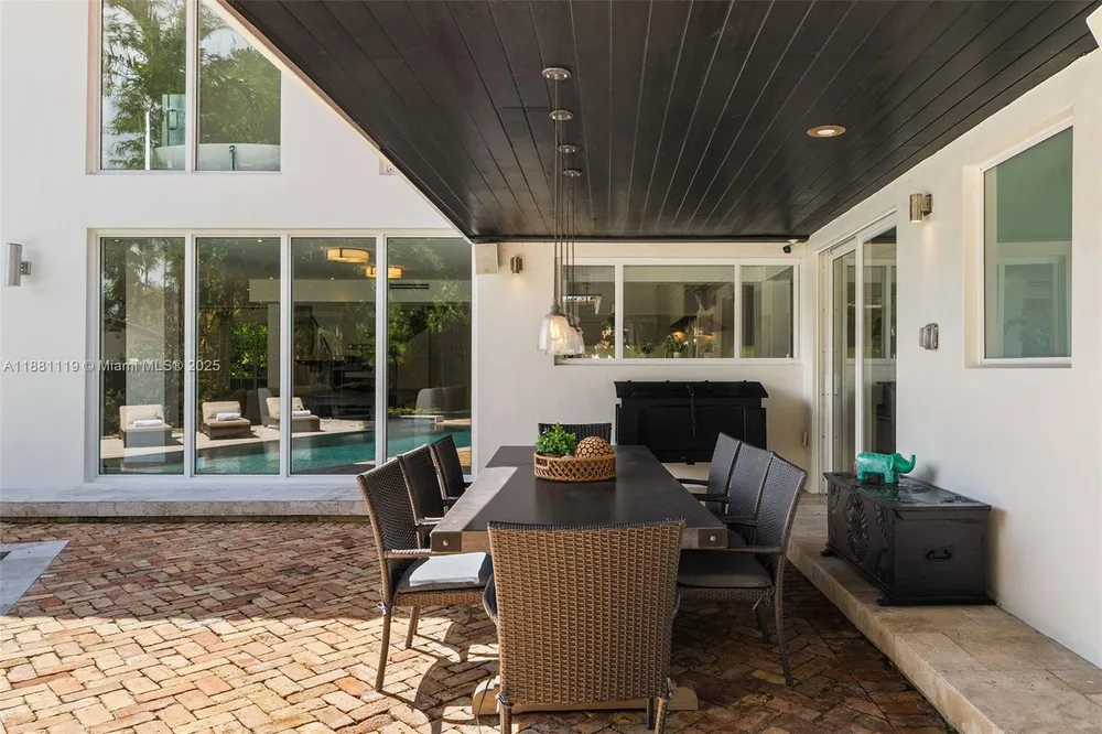 575 Bay Point Rd, Miami, FL 33137