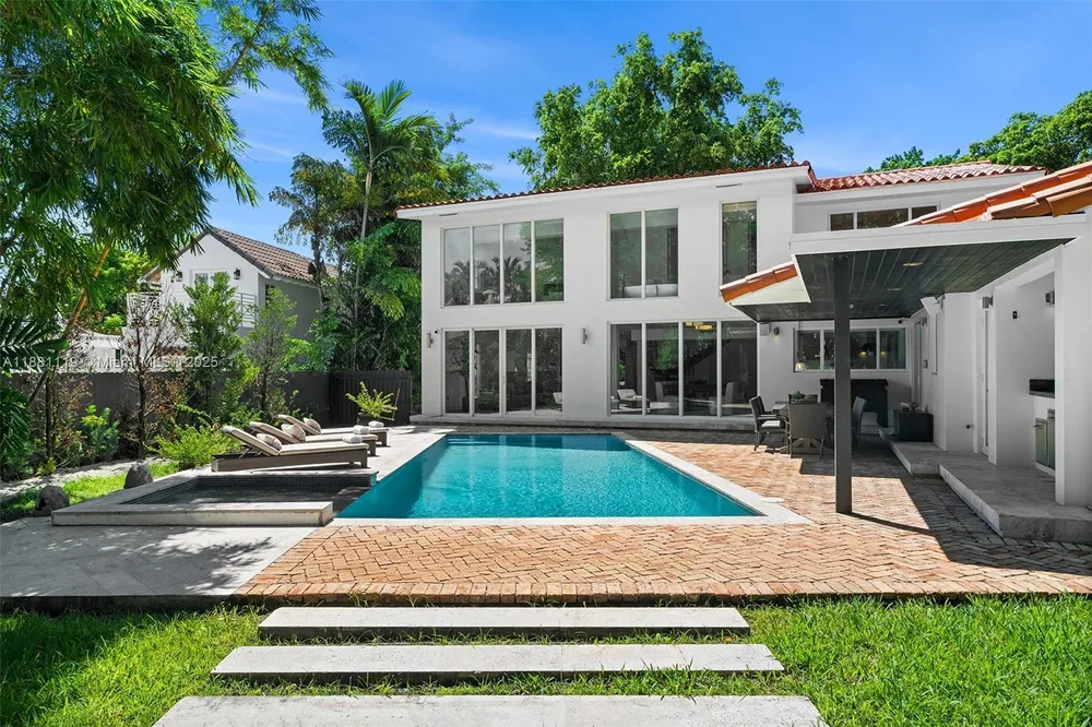 575 Bay Point Rd, Miami, FL 33137