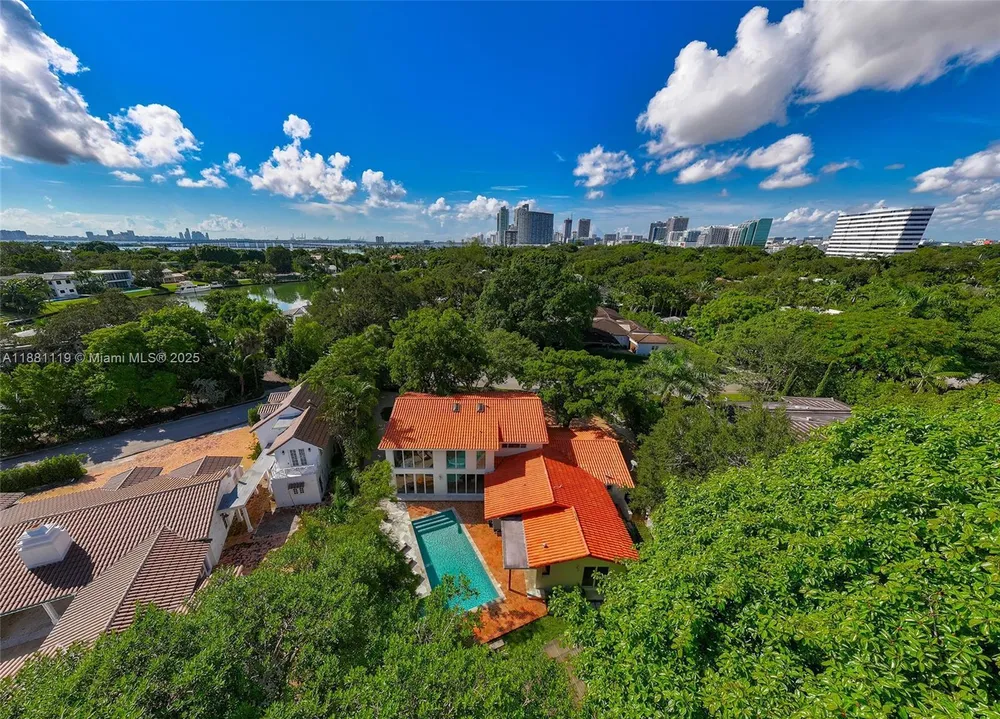 575 Bay Point Rd, Miami, FL 33137