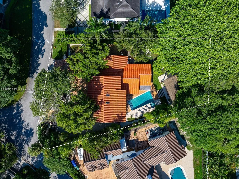575 Bay Point Rd, Miami, FL 33137