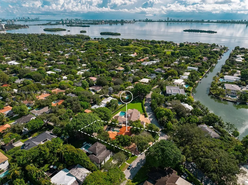 575 Bay Point Rd, Miami, FL 33137