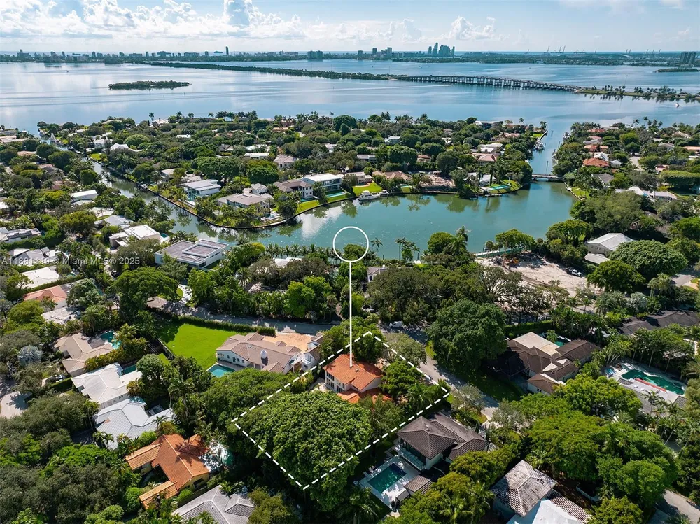 575 Bay Point Rd, Miami, FL 33137