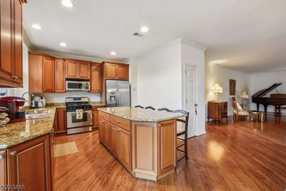 41 Catamaran Ct, Mount Arlington, NJ 07856