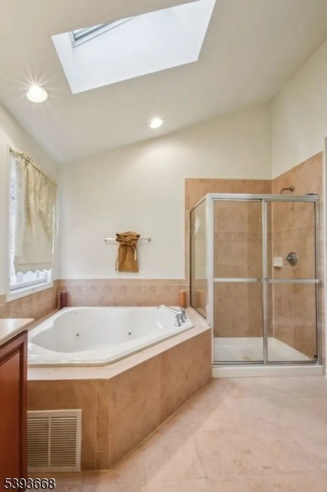 41 Catamaran Ct, Mount Arlington, NJ 07856