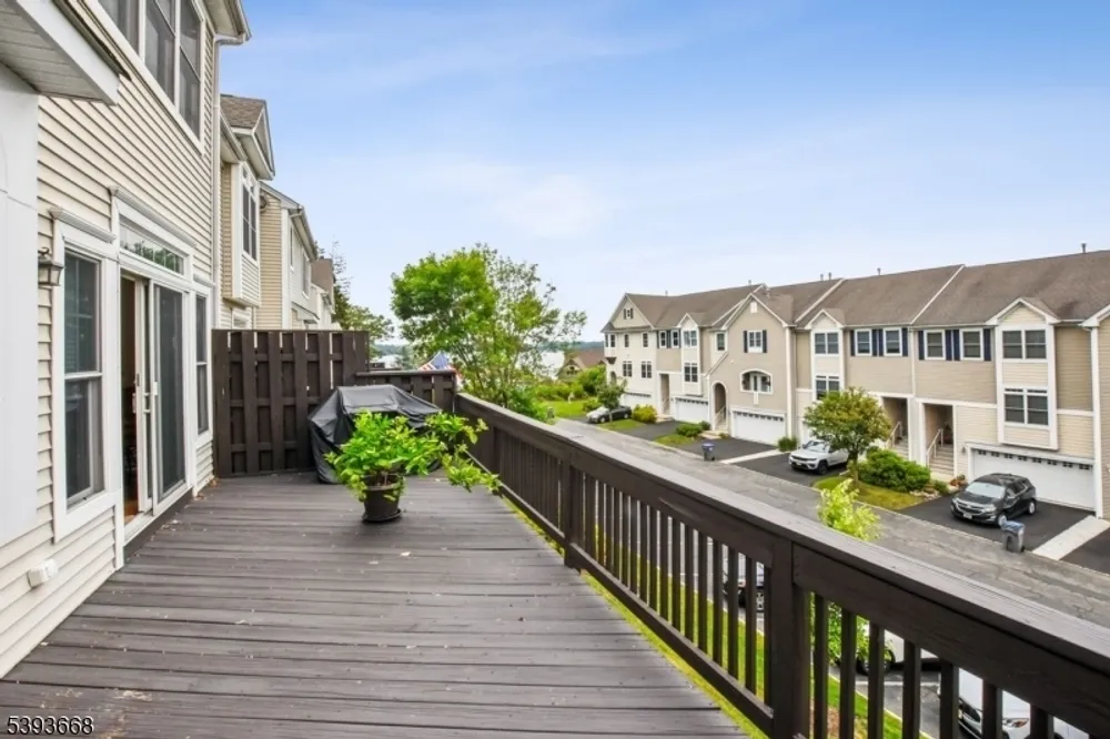41 Catamaran Ct, Mount Arlington, NJ 07856