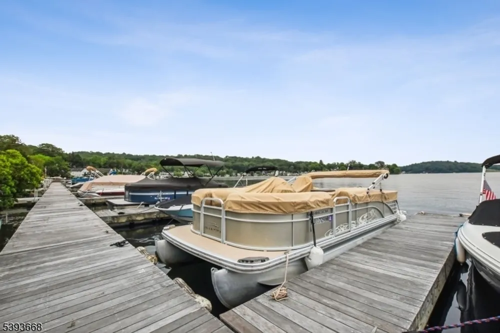 41 Catamaran Ct, Mount Arlington, NJ 07856