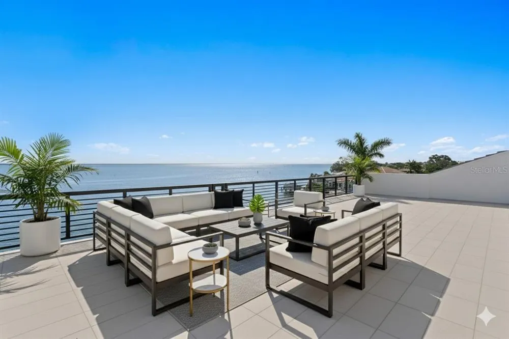 2087 Michigan Ave NE, St Petersburg, FL 33703
