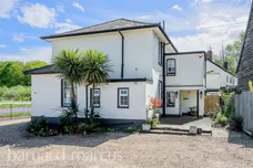 Horsham Road, Mid Holmwood, DORKING