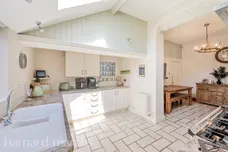 Horsham Road, Mid Holmwood, DORKING