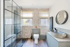 Horsham Road, Mid Holmwood, DORKING