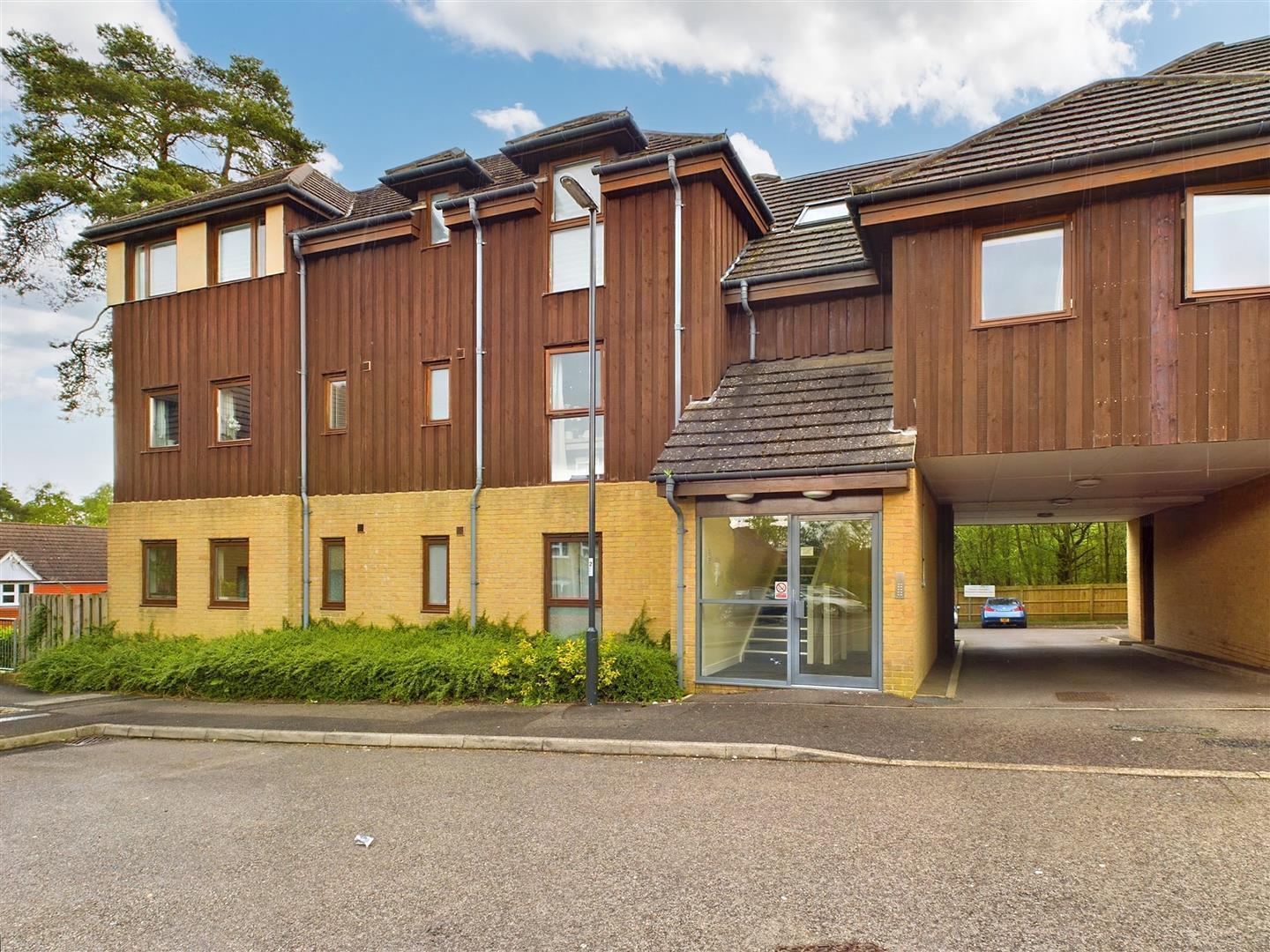 Oakwood Court, Tollgate Hill Image 2