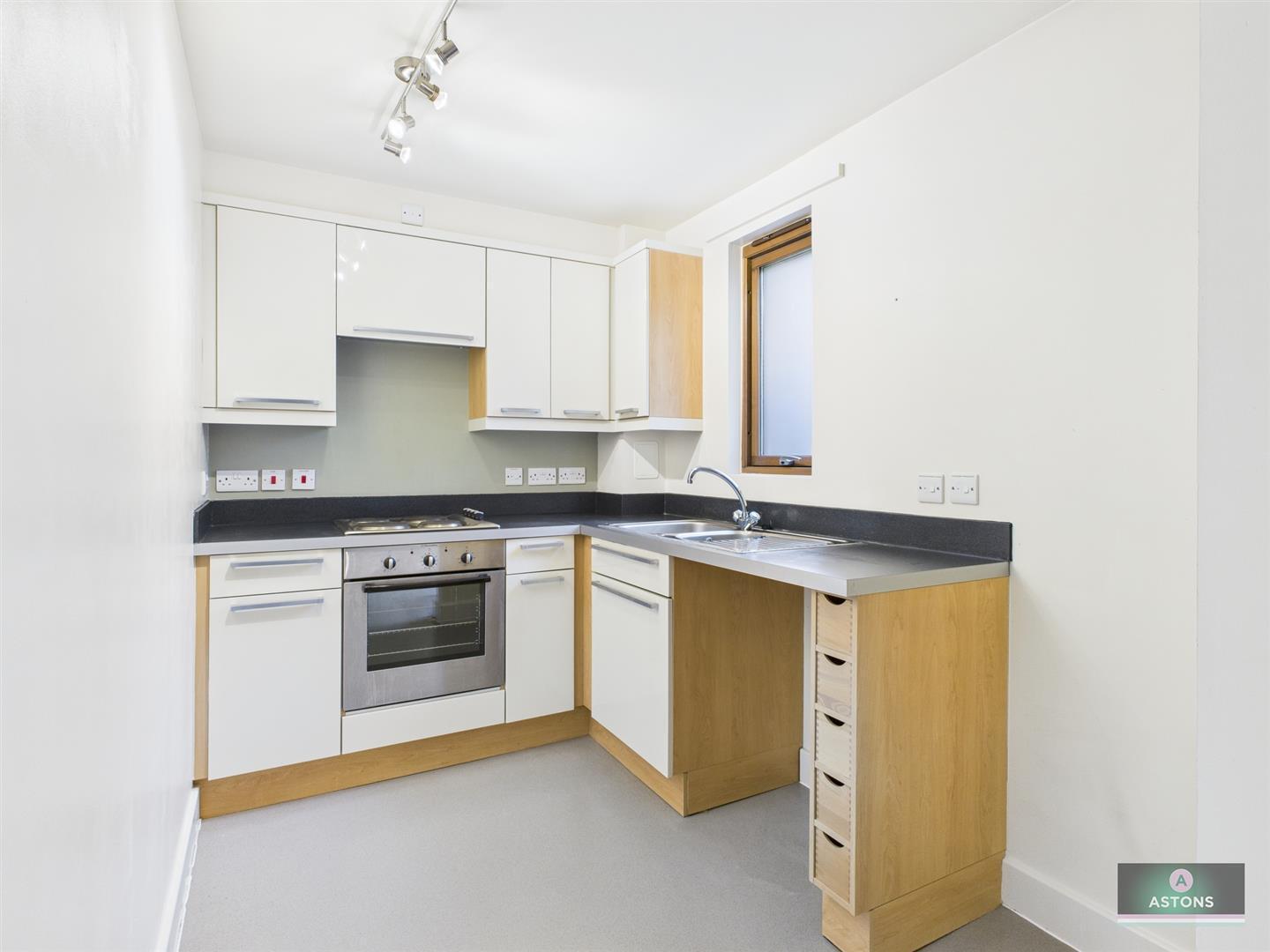 Oakwood Court, Tollgate Hill Image 3