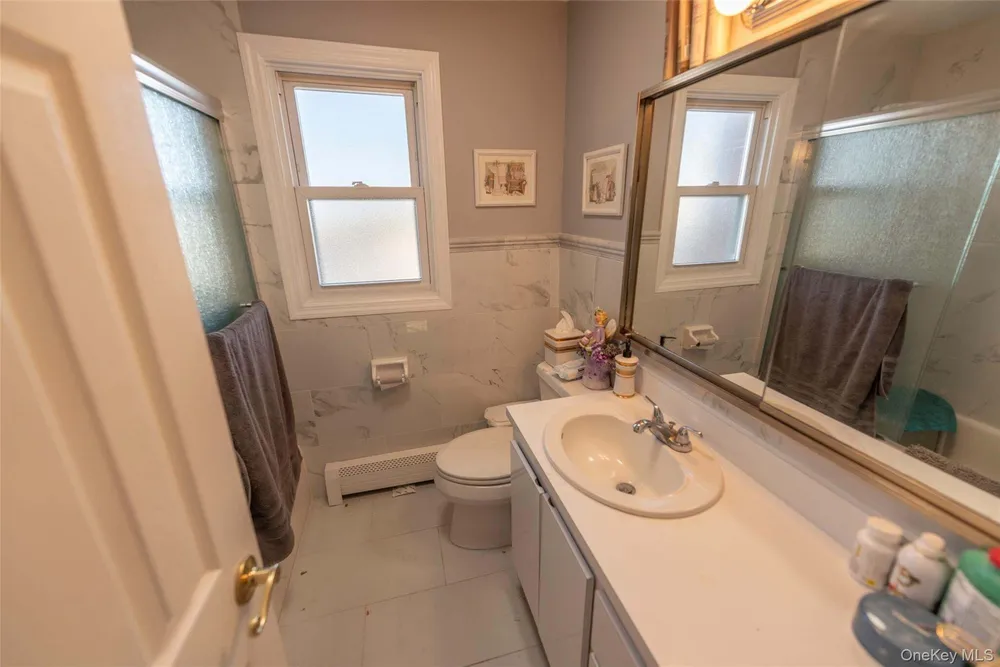7 Fairlawn Ct, Shirley, NY 11967