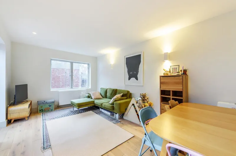 Rockhall Road, London, NW2