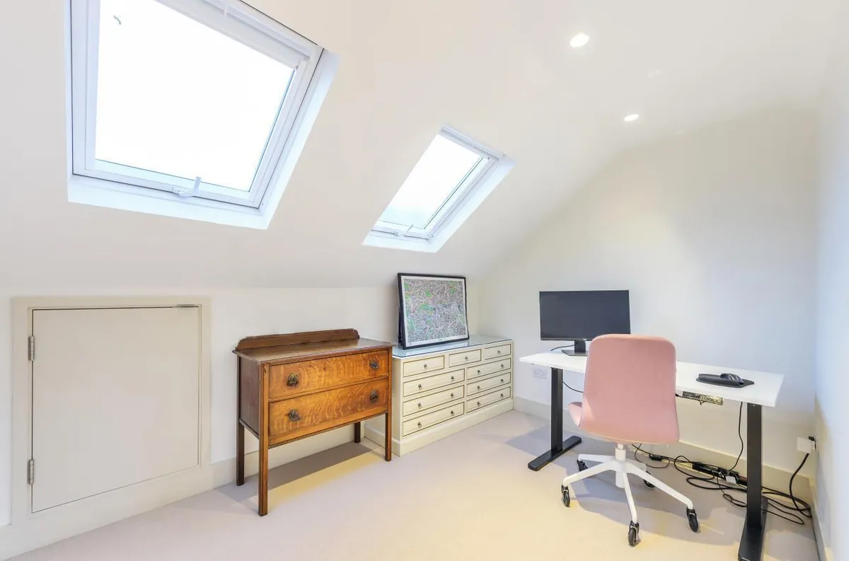 Rockhall Road, London, NW2
