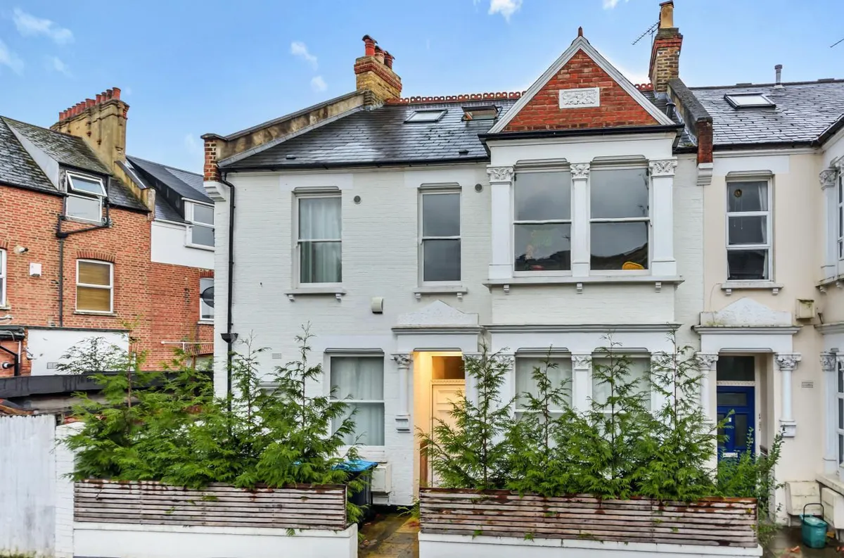 Rockhall Road, London, NW2
