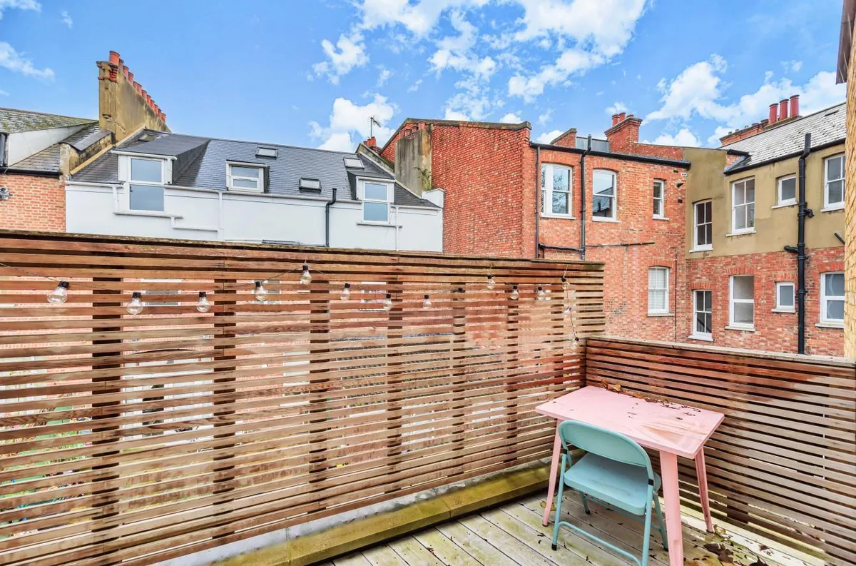 Rockhall Road, London, NW2