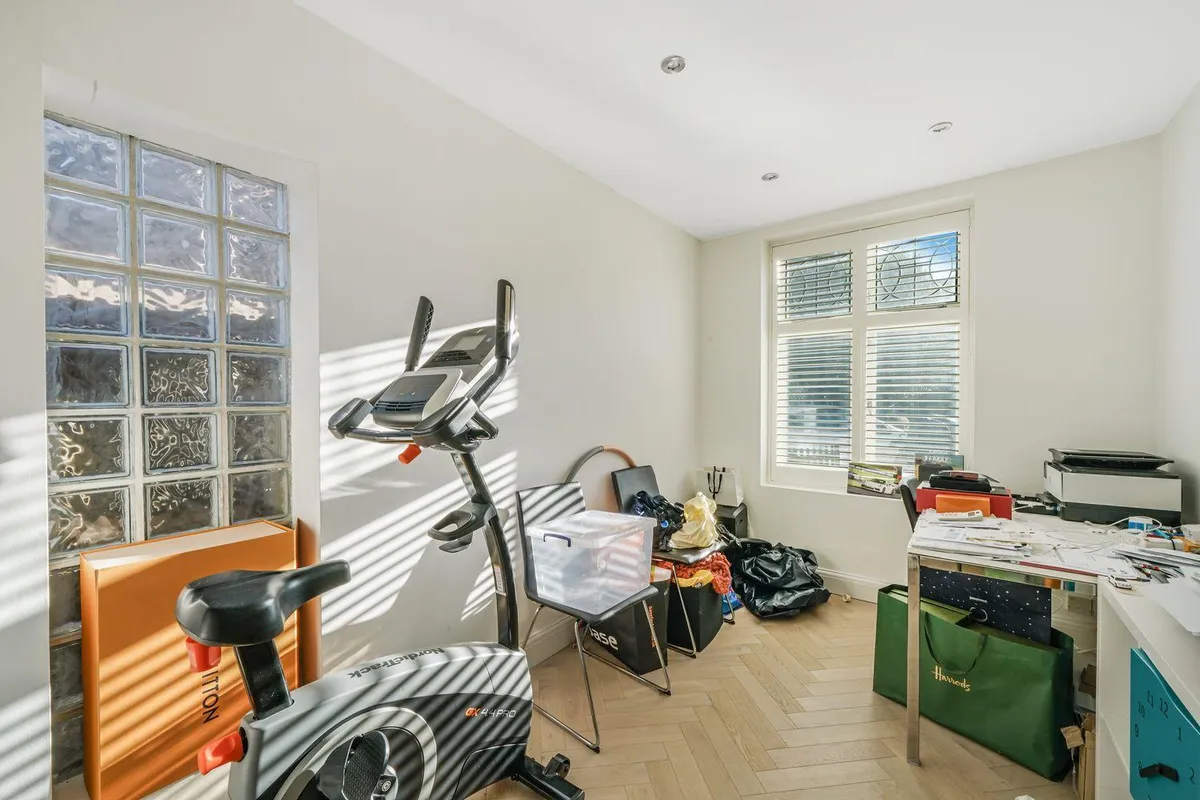 Trevelyan Gardens, London, NW10
