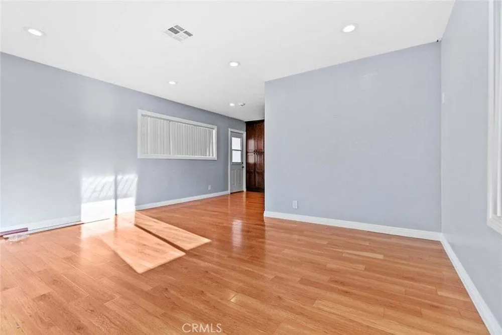 8436 Amboy Ave, Sun Valley, CA 91352