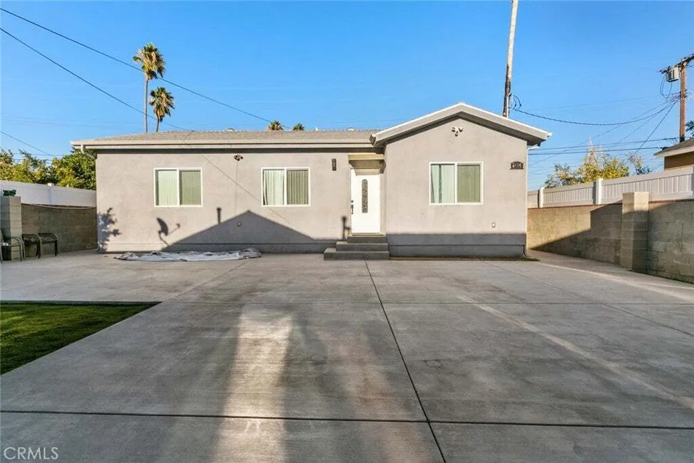 8436 Amboy Ave, Sun Valley, CA 91352