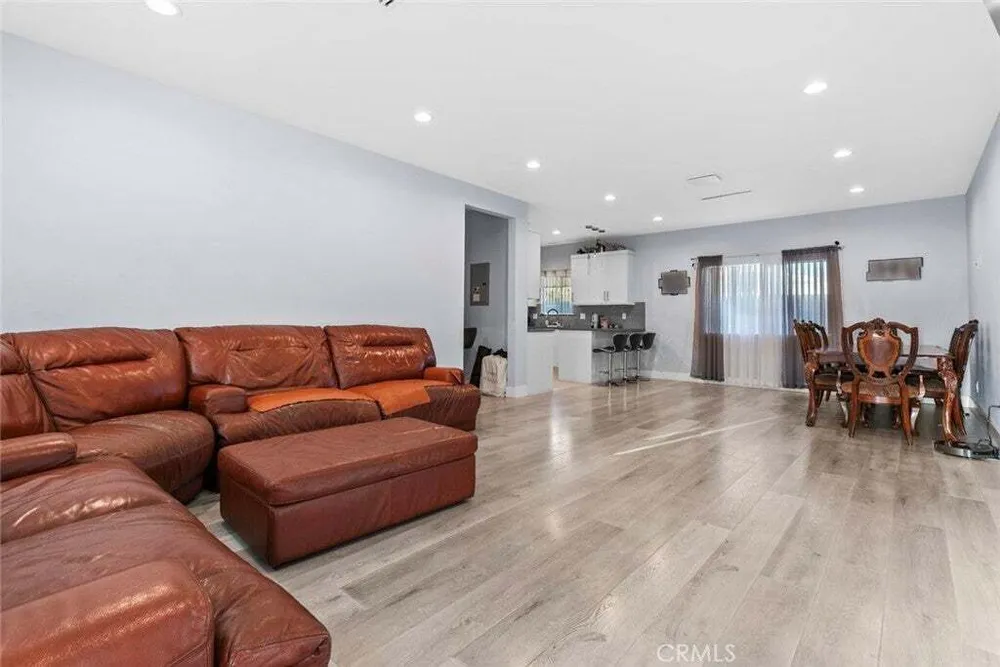 8436 Amboy Ave, Sun Valley, CA 91352